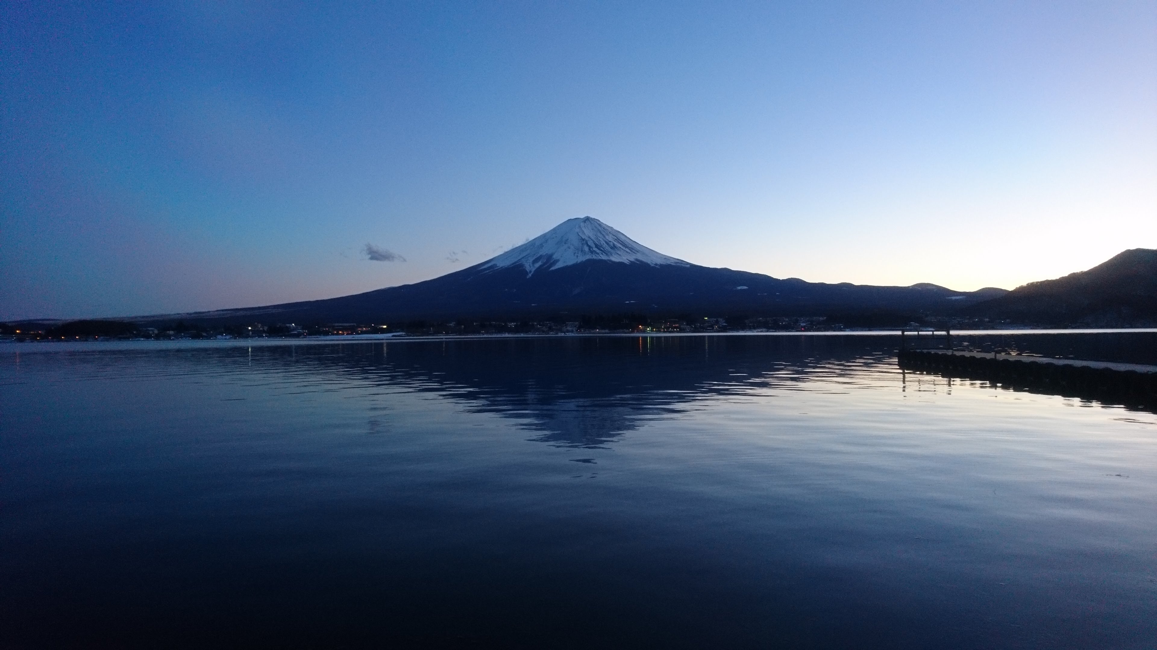 河口湖と富士山