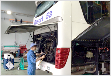 車両整備の様子